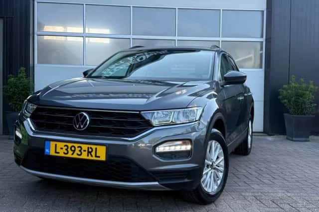Volkswagen T-Roc (2021) thumbnail 2