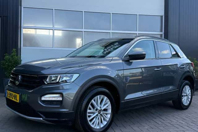 Volkswagen T-Roc (2021) thumbnail 3