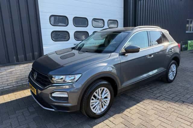 Volkswagen T-Roc (2021) thumbnail 4