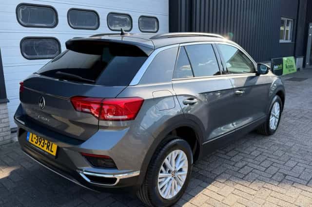 Volkswagen T-Roc (2021) thumbnail 5