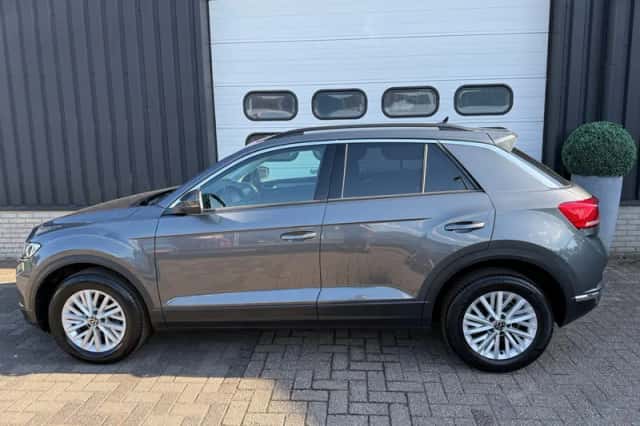 Volkswagen T-Roc (2021) thumbnail 6