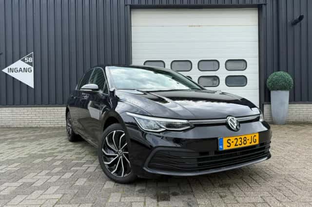Volkswagen Golf (2023) thumbnail 1