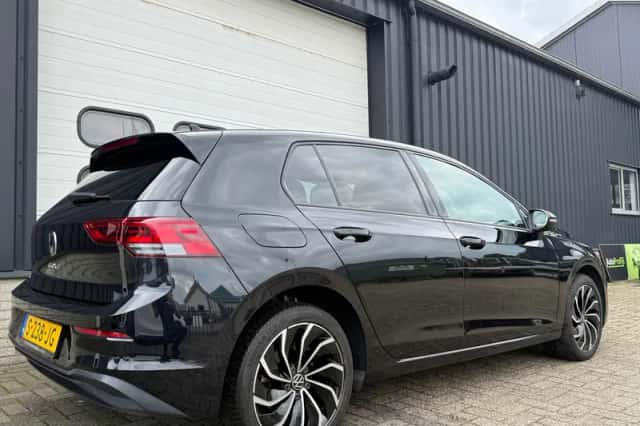 Volkswagen Golf (2023) thumbnail 6