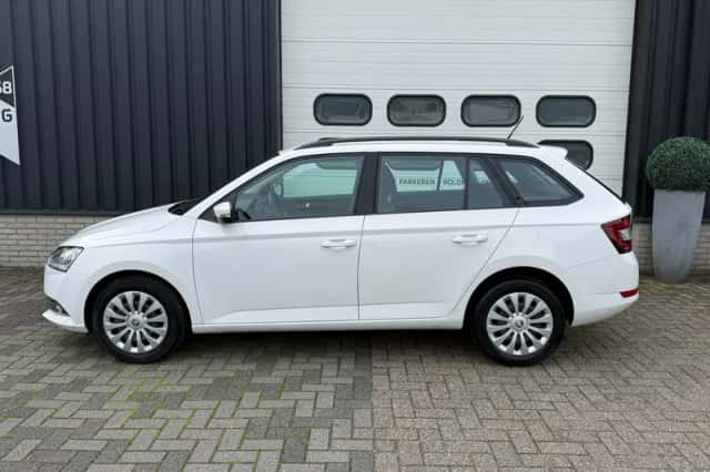 Škoda Fabia (2022) thumbnail 3