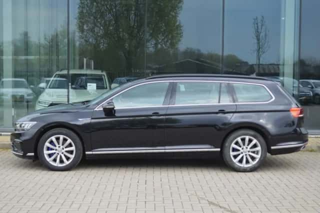Volkswagen Passat (2020) thumbnail 2