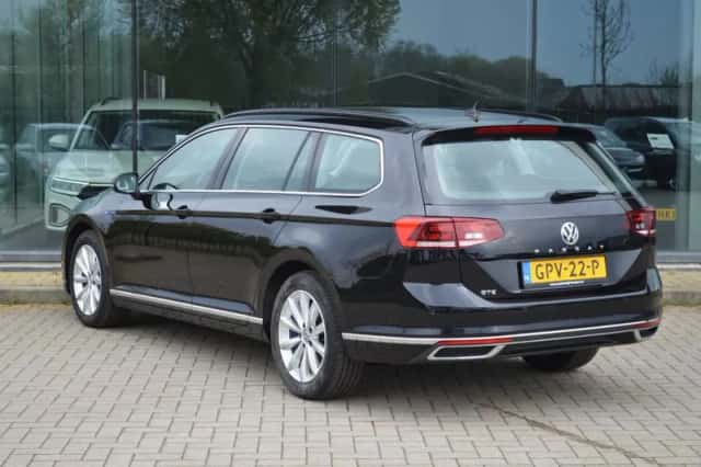 Volkswagen Passat (2020) thumbnail 3