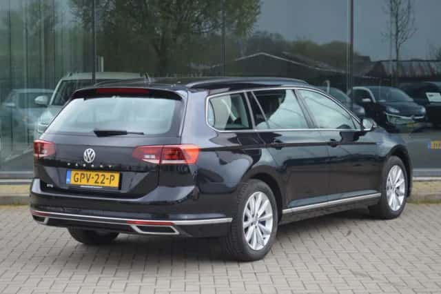 Volkswagen Passat (2020) thumbnail 4
