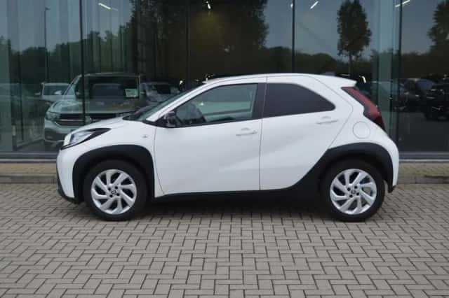 Toyota Aygo X (2022) thumbnail 2