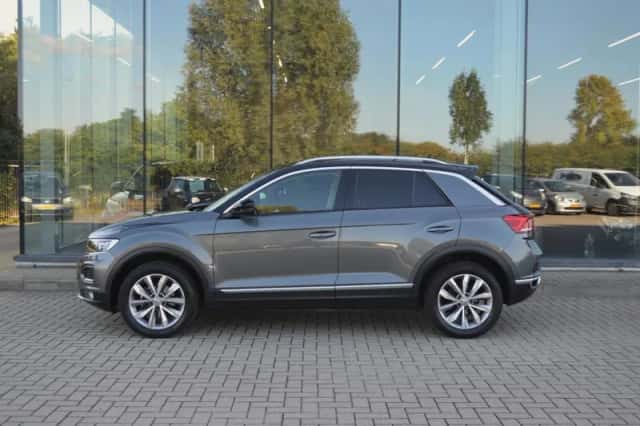 Volkswagen T-Roc (2019) thumbnail 2