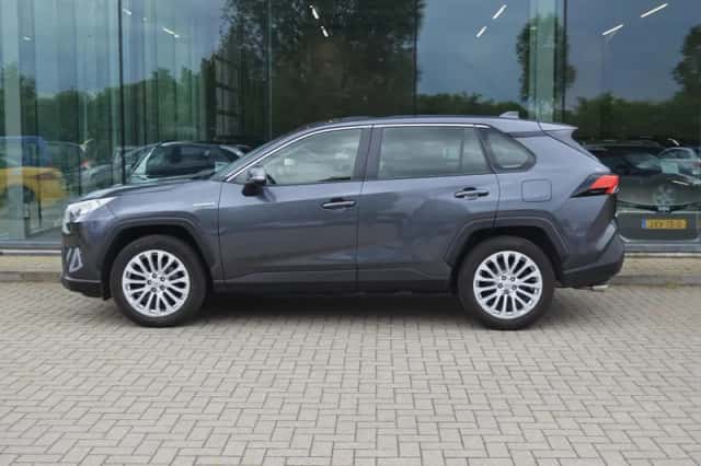 Toyota RAV4 (2021) thumbnail 2