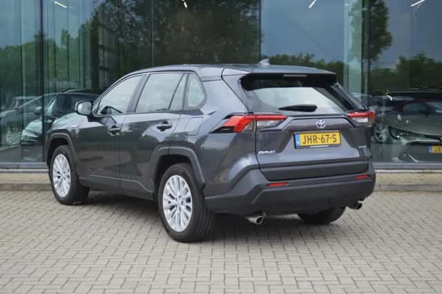 Toyota RAV4 (2021) thumbnail 3