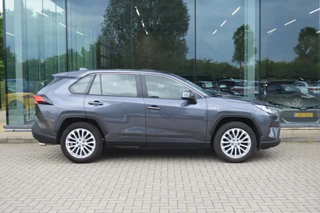 Toyota RAV4 (2021) thumbnail 5