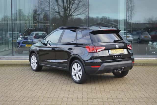 SEAT Arona (2018) thumbnail 3