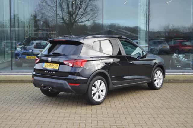 SEAT Arona (2018) thumbnail 4