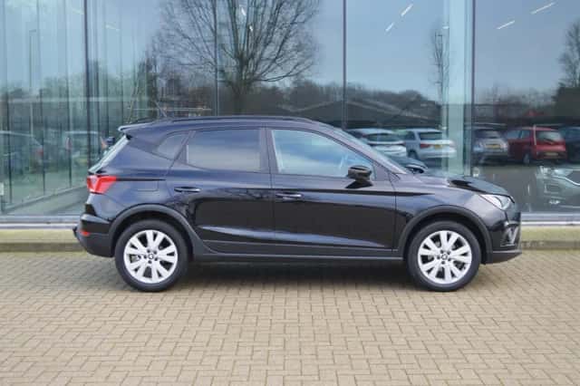 SEAT Arona (2018) thumbnail 5