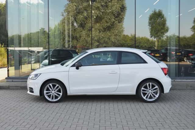 Audi A1 (2016) thumbnail 2
