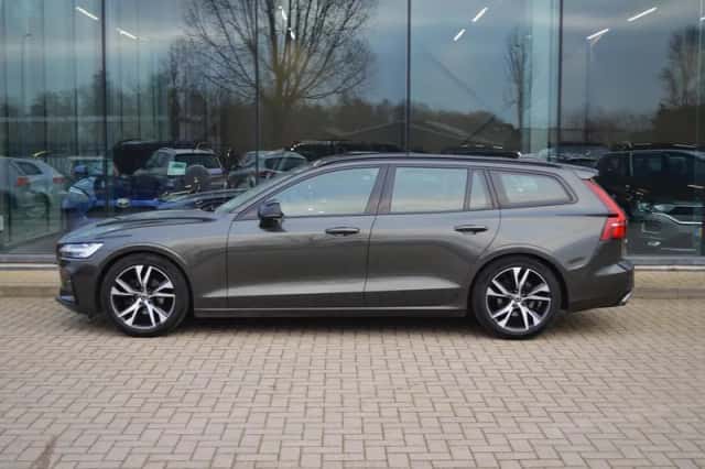 Volvo V60 (2022) thumbnail 2