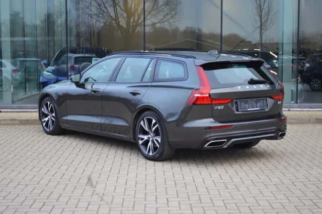 Volvo V60 (2022) thumbnail 3