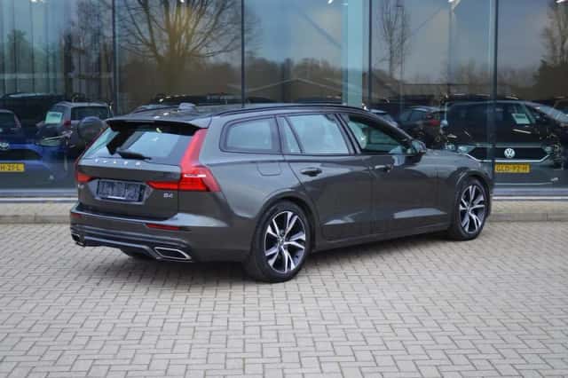 Volvo V60 (2022) thumbnail 4