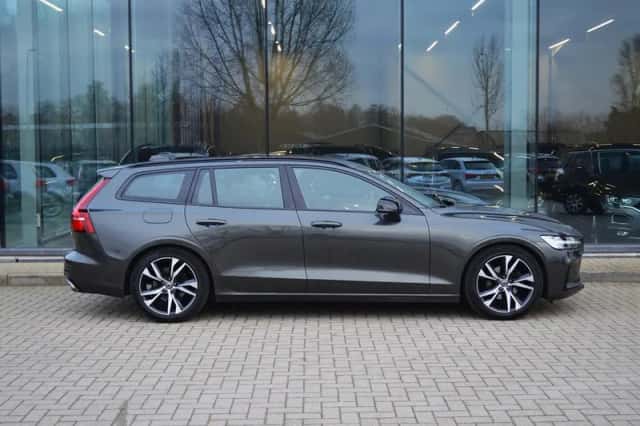 Volvo V60 (2022) thumbnail 5