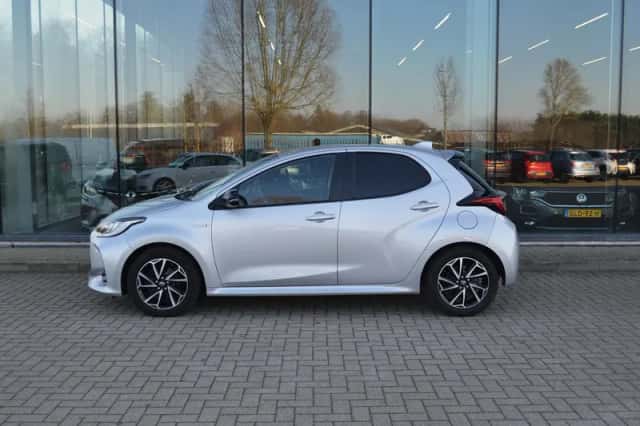 Toyota Yaris (2020) thumbnail 2