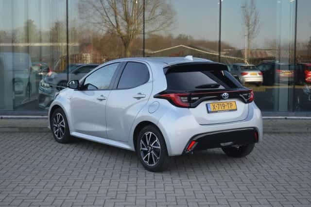 Toyota Yaris (2020) thumbnail 3