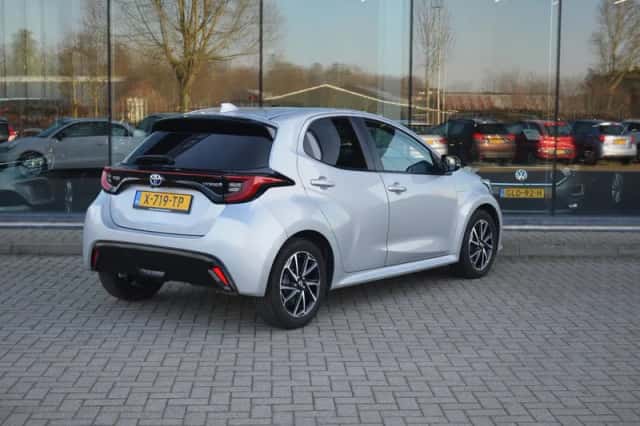 Toyota Yaris (2020) thumbnail 4