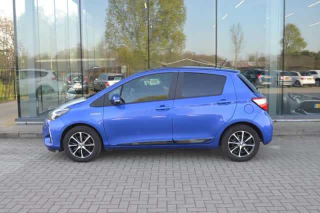 Toyota Yaris (2018) thumbnail 2