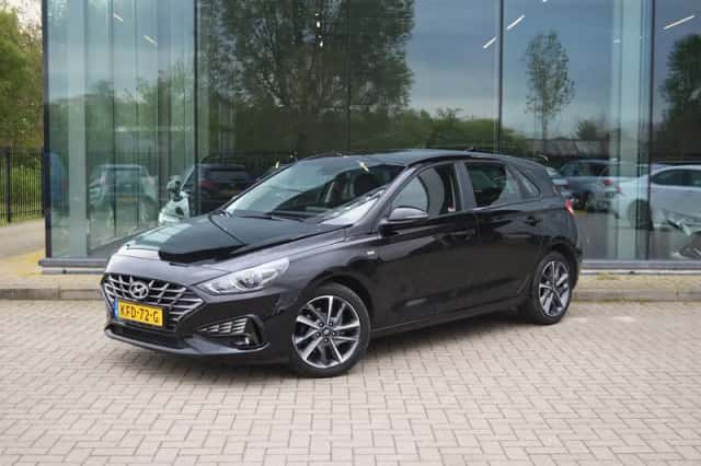 Hyundai i30 (2023) thumbnail 1