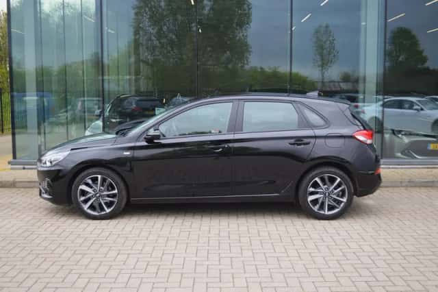 Hyundai i30 (2023) thumbnail 2