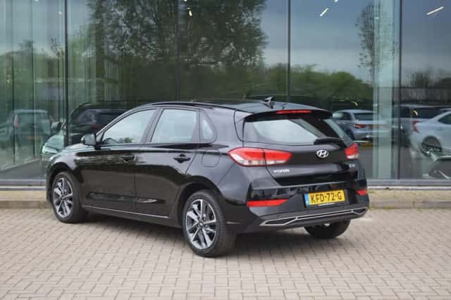 Hyundai i30 (2023) thumbnail 3