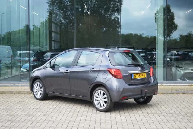 Toyota Yaris (2016) thumbnail 3