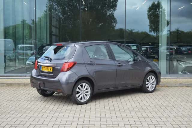 Toyota Yaris (2016) thumbnail 4