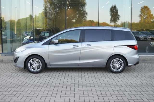 Mazda 5 (2011) thumbnail 2