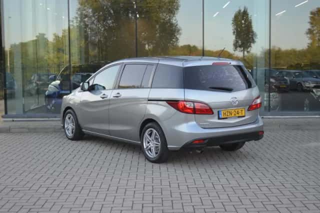 Mazda 5 (2011) thumbnail 3