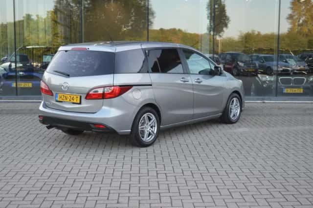 Mazda 5 (2011) thumbnail 4