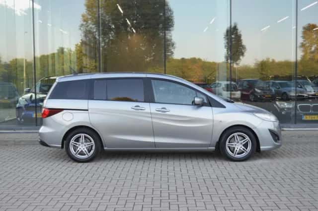 Mazda 5 (2011) thumbnail 5