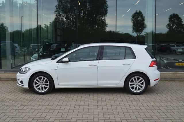 Volkswagen Golf (2019) thumbnail 2