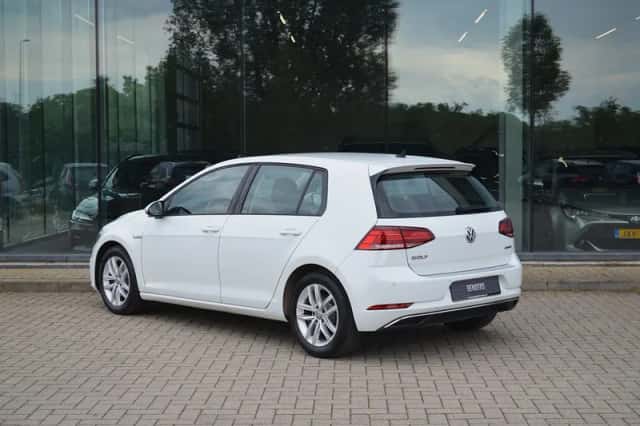 Volkswagen Golf (2019) thumbnail 3