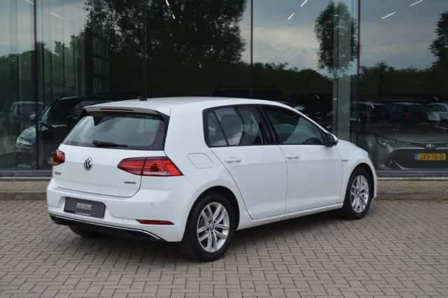 Volkswagen Golf (2019) thumbnail 4