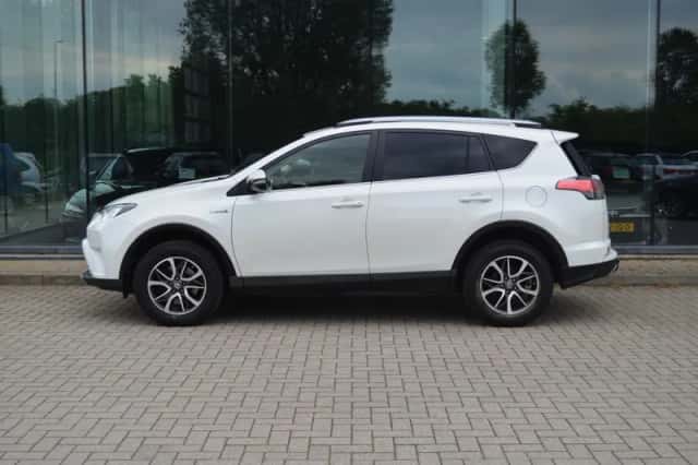 Toyota RAV4 (2018) thumbnail 2