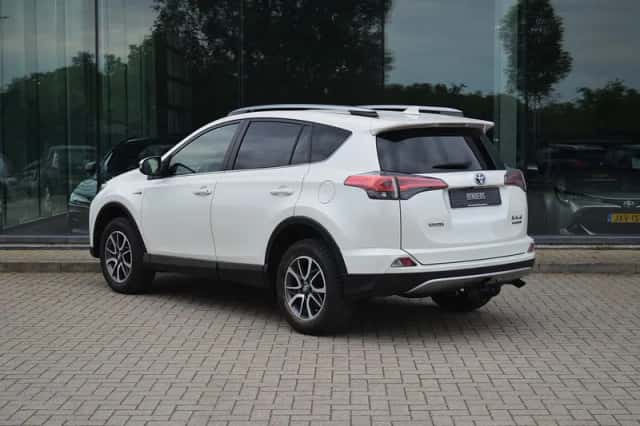 Toyota RAV4 (2018) thumbnail 3