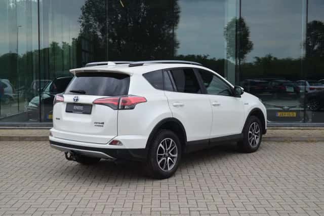Toyota RAV4 (2018) thumbnail 4