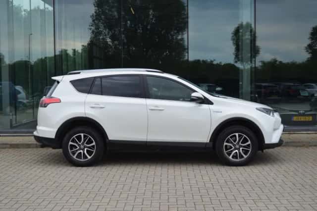 Toyota RAV4 (2018) thumbnail 5