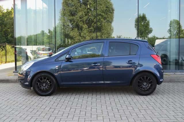 Opel Corsa (2010) thumbnail 2