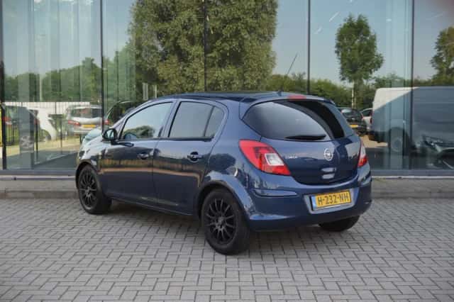 Opel Corsa (2010) thumbnail 4
