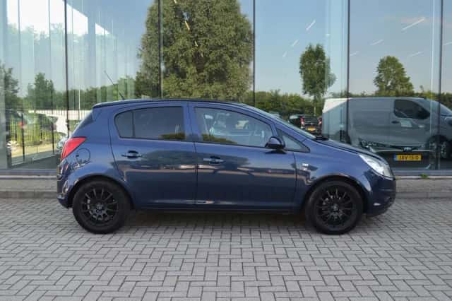 Opel Corsa (2010) thumbnail 5
