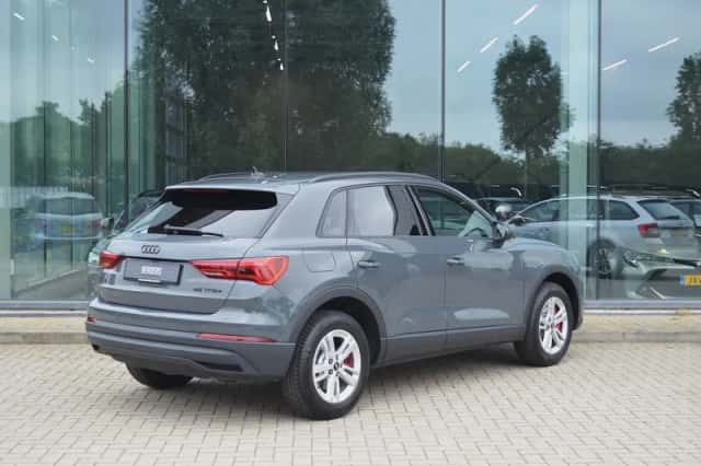Audi Q3 (2021) thumbnail 4