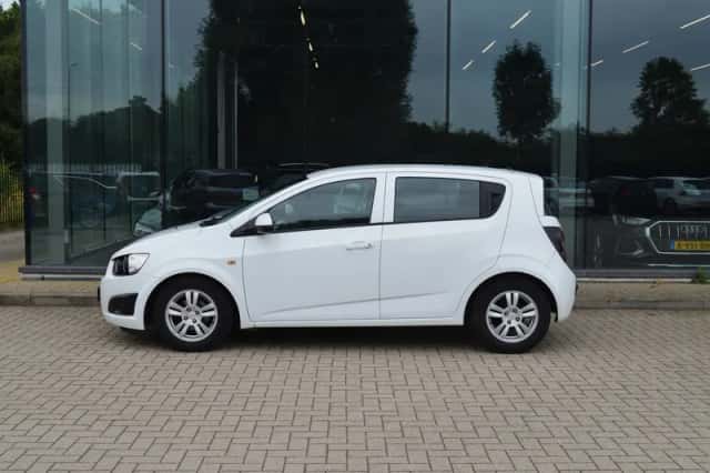 Chevrolet Aveo (2013) thumbnail 2