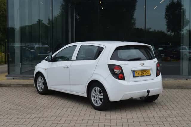 Chevrolet Aveo (2013) thumbnail 3